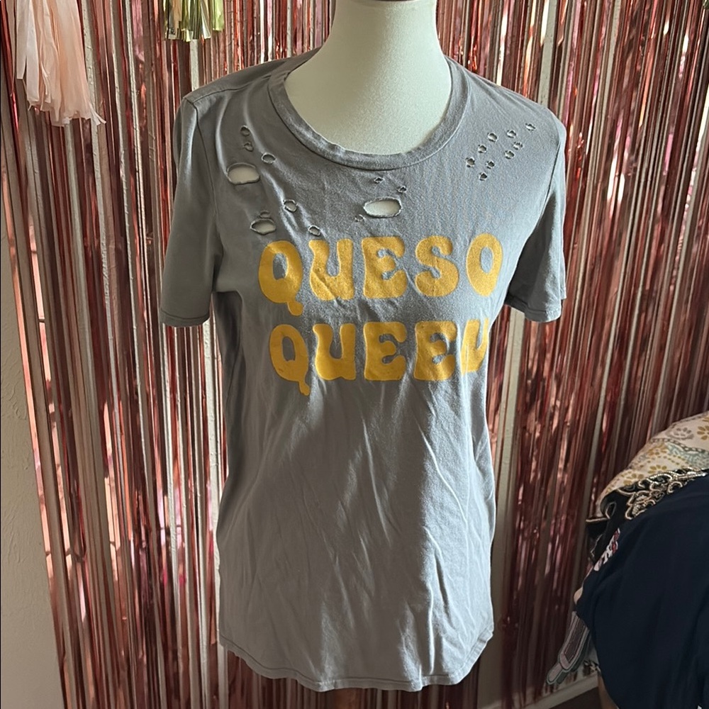 Gray 'Queso Queen' Distressed T-Shirt